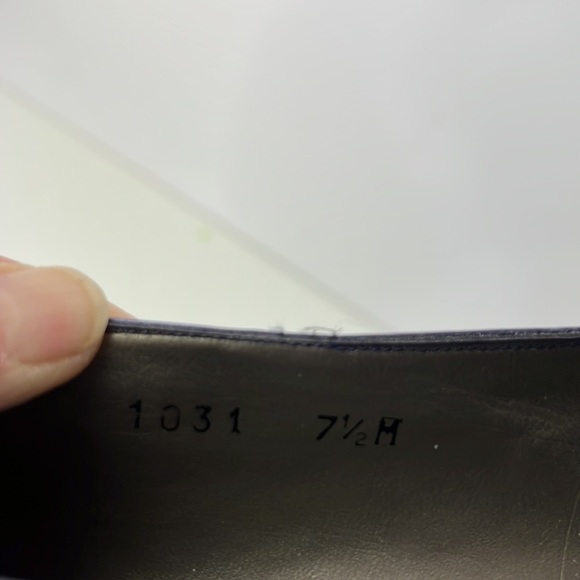 Vintage Margaret J plaid leather loafer with small heel - Picture 7 of 10